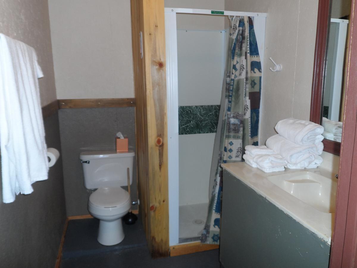 The Jack Saloon Motel Lolo Room photo